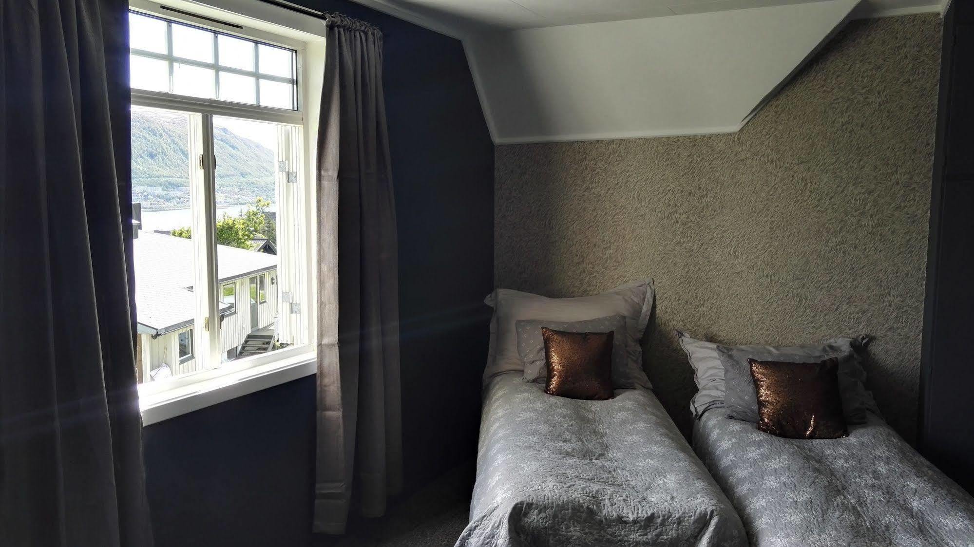 Bed & Waffles, Tromso Hotell Exteriör bild