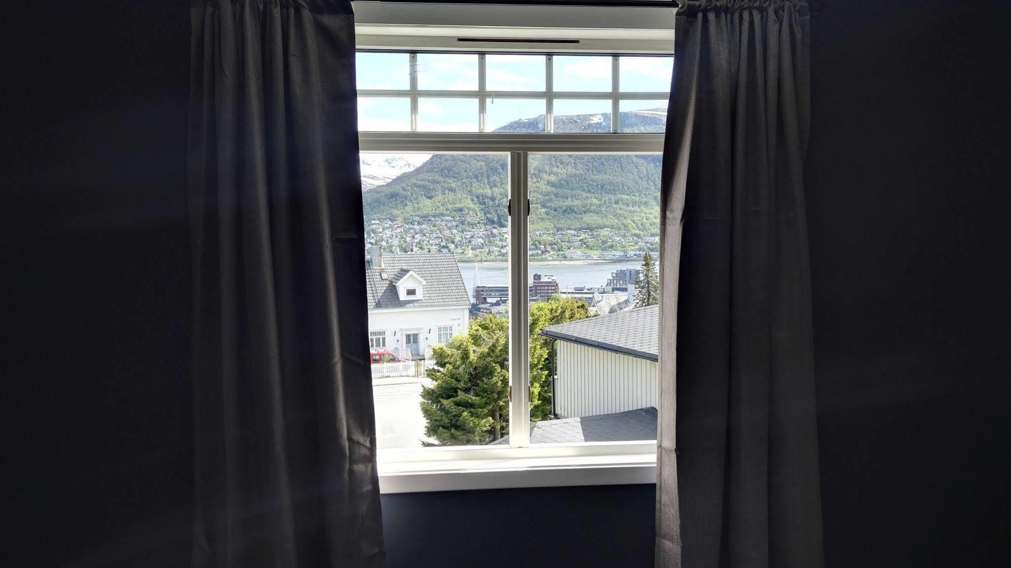 Bed & Waffles, Tromso Hotell Exteriör bild