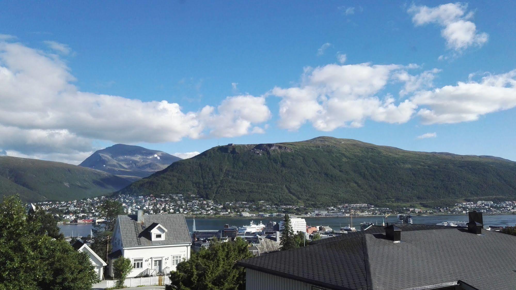 Bed & Waffles, Tromso Hotell Exteriör bild
